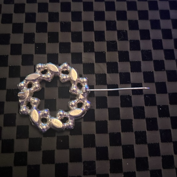Vintage B David Rhinestone Wreath Brooch - Picture 4 of 4